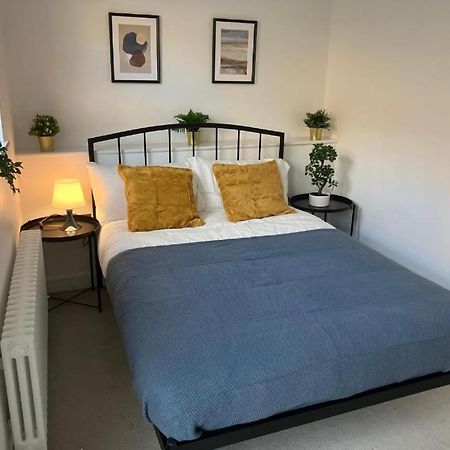 Apartament Awesome Refurbished 1 Bed Flat Few Steps To High St ! - 2 East House Epsom Zewnętrze zdjęcie