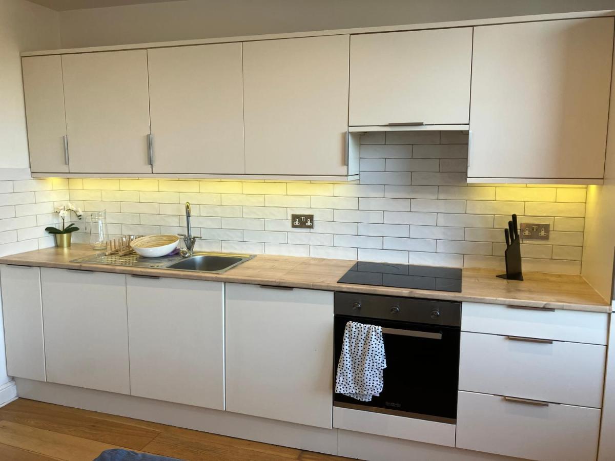 Apartament Awesome Refurbished 1 Bed Flat Few Steps To High St ! - 2 East House Epsom Zewnętrze zdjęcie