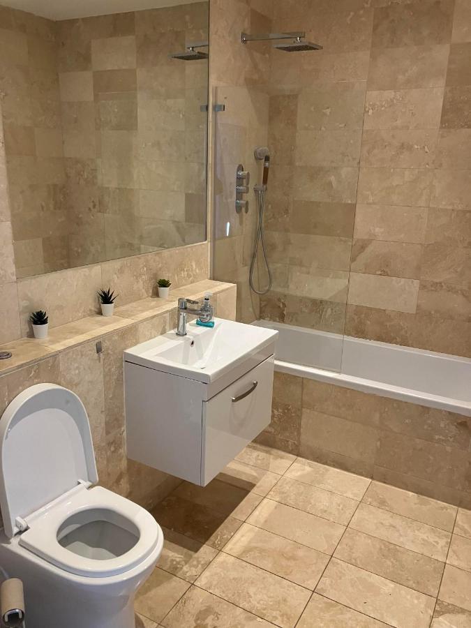 Apartament Awesome Refurbished 1 Bed Flat Few Steps To High St ! - 2 East House Epsom Zewnętrze zdjęcie